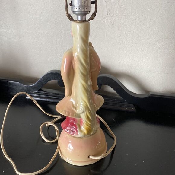 Vintage Asian Ceramic Figural Woman Table Lamp - Picture 5 of 10